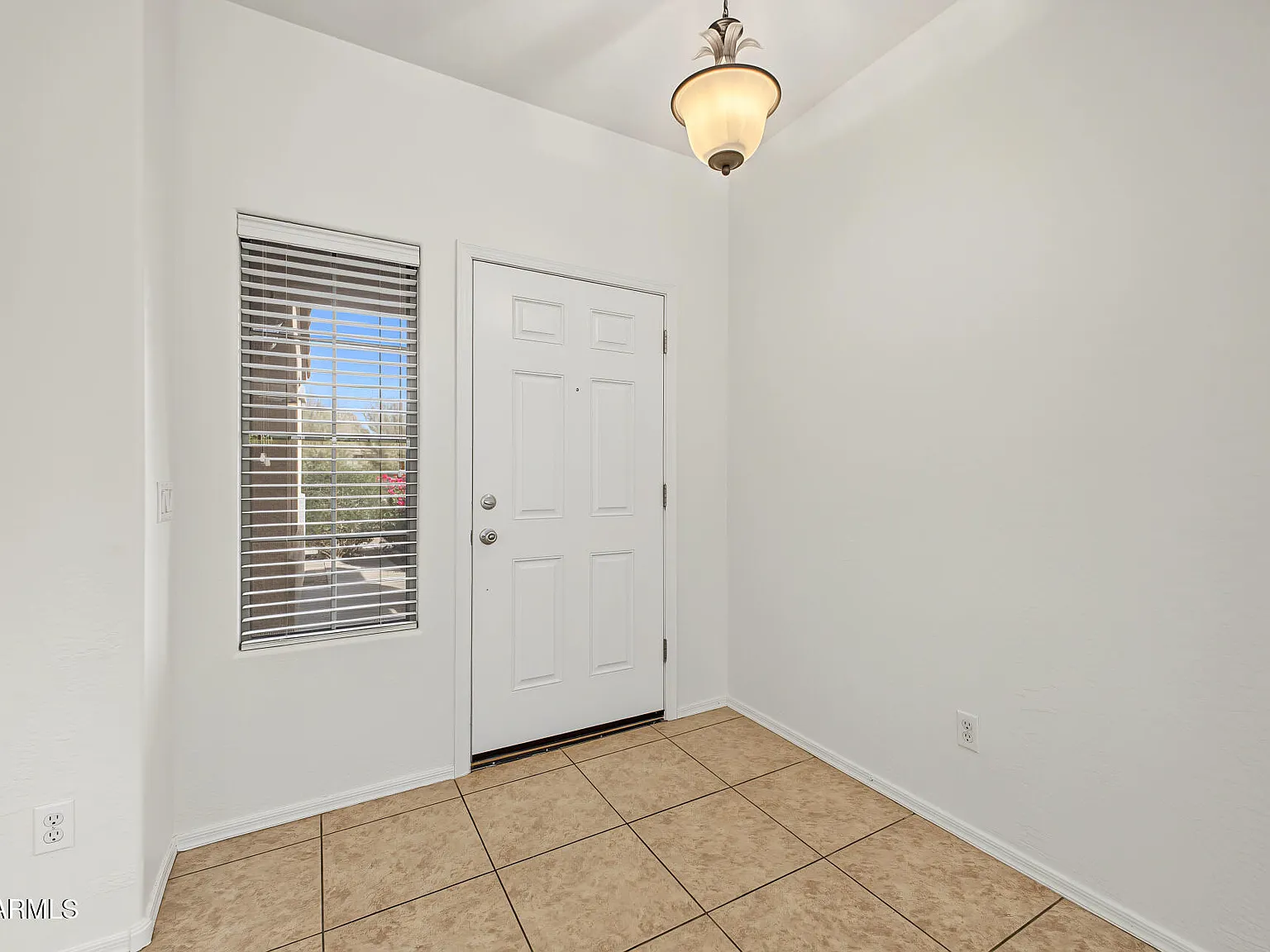 3 bed, 2.0 bath, 2021 sqft, $2,000 — Photo 4