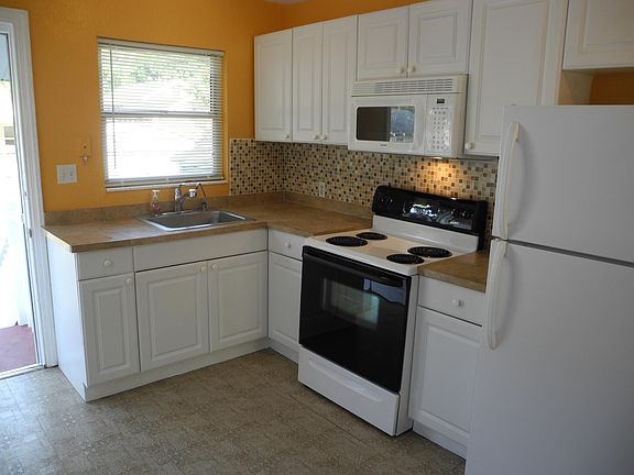 3rd image of 3025 Highland St N