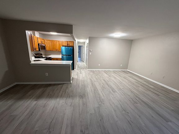 2nd image of 6X Ashlar Hill Ct #61