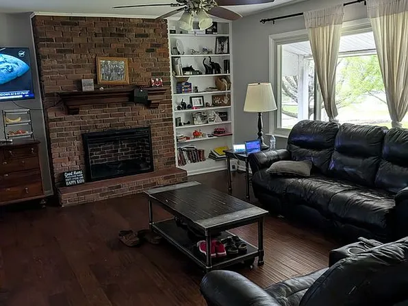 307 Franklin Ave, Eldon, MO 65026