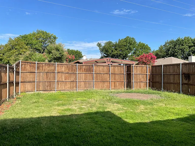 1304 Rosewood Ln — Photo 13