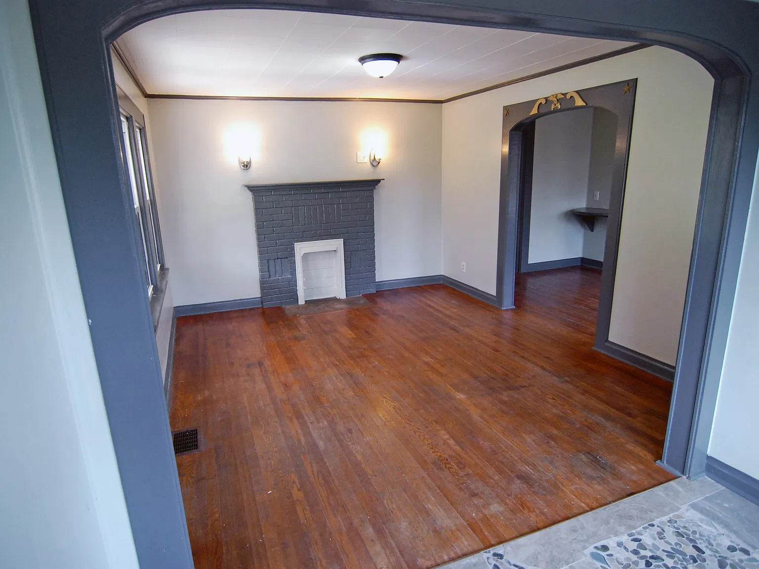 2 bed, 1000 sqft, $1,350 — Photo 2