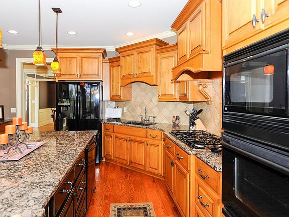 5th image of 508 Stoneleigh Ln