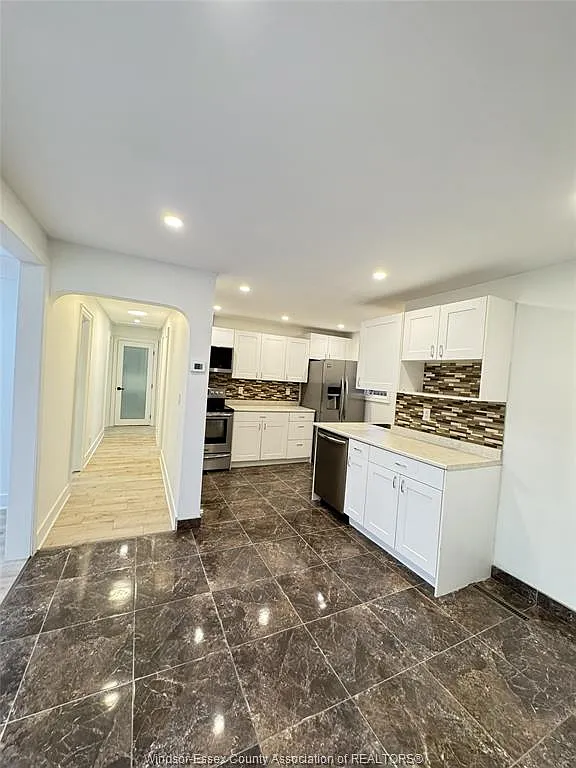 3 bed, $2,400 — Photo 4