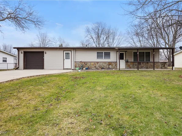 12393 National Dr, Grafton, OH 44044