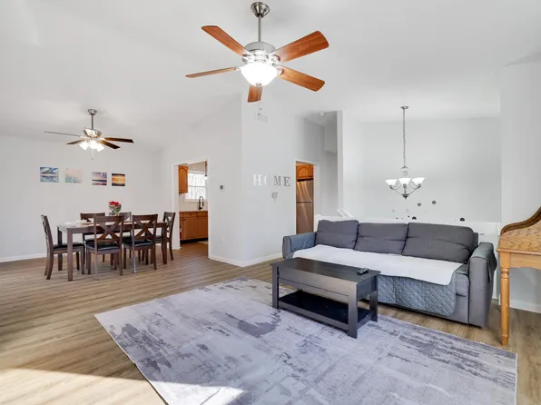 7605 Sawmill Rd, Tobyhanna, PA 18466