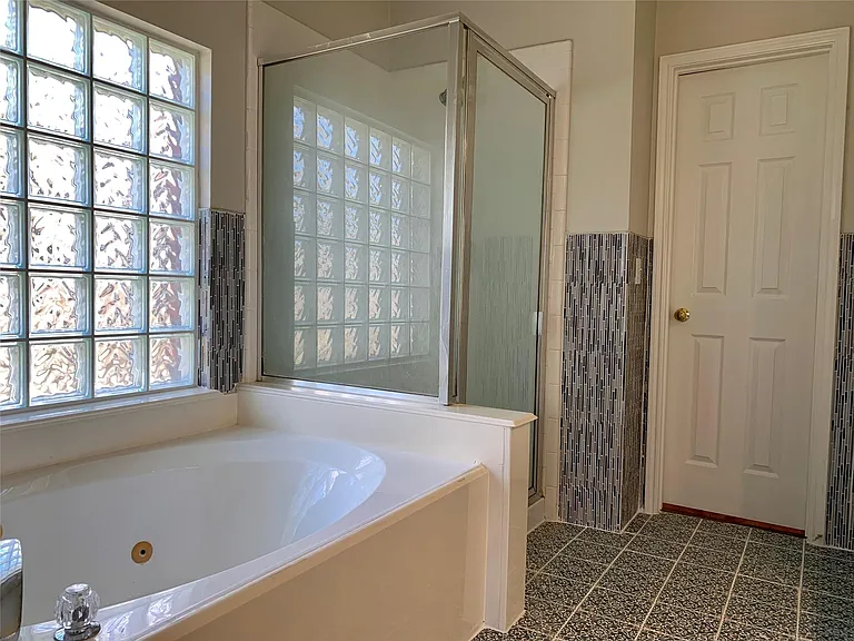 11218 Timbertree Ln — Photo 18