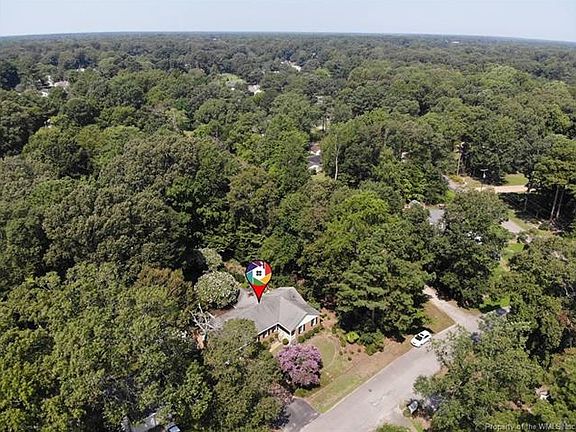 5th image of 104 Breezy Point Dr