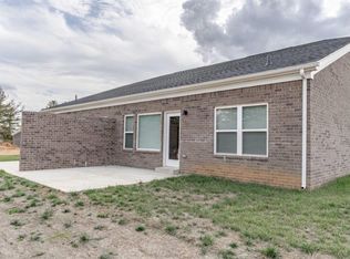 207 Dixon Cir, Vine Grove, KY 40175