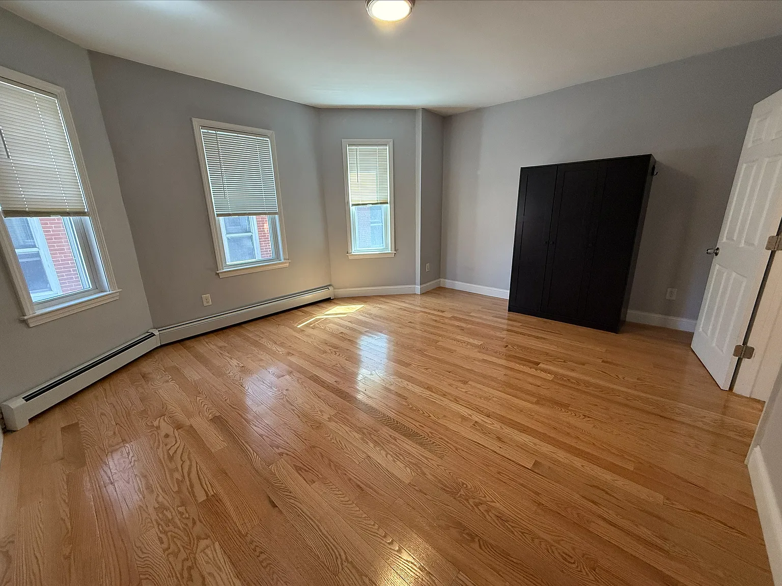 3 bed, 9999 sqft, $3,050 — Photo 2