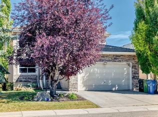 60 Harvest Park Way NW, Calgary, AB T3K 4K7