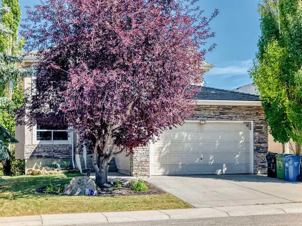 60 Harvest Park Way NW, Calgary, AB T3K 4K7