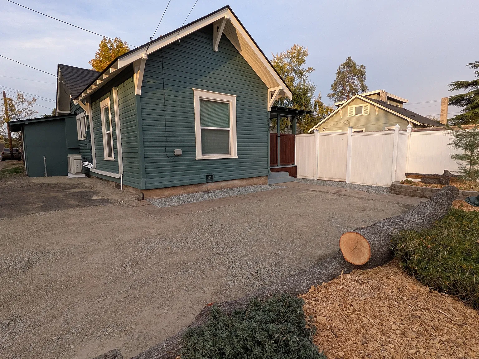 808 Dakota Ave — Photo 3