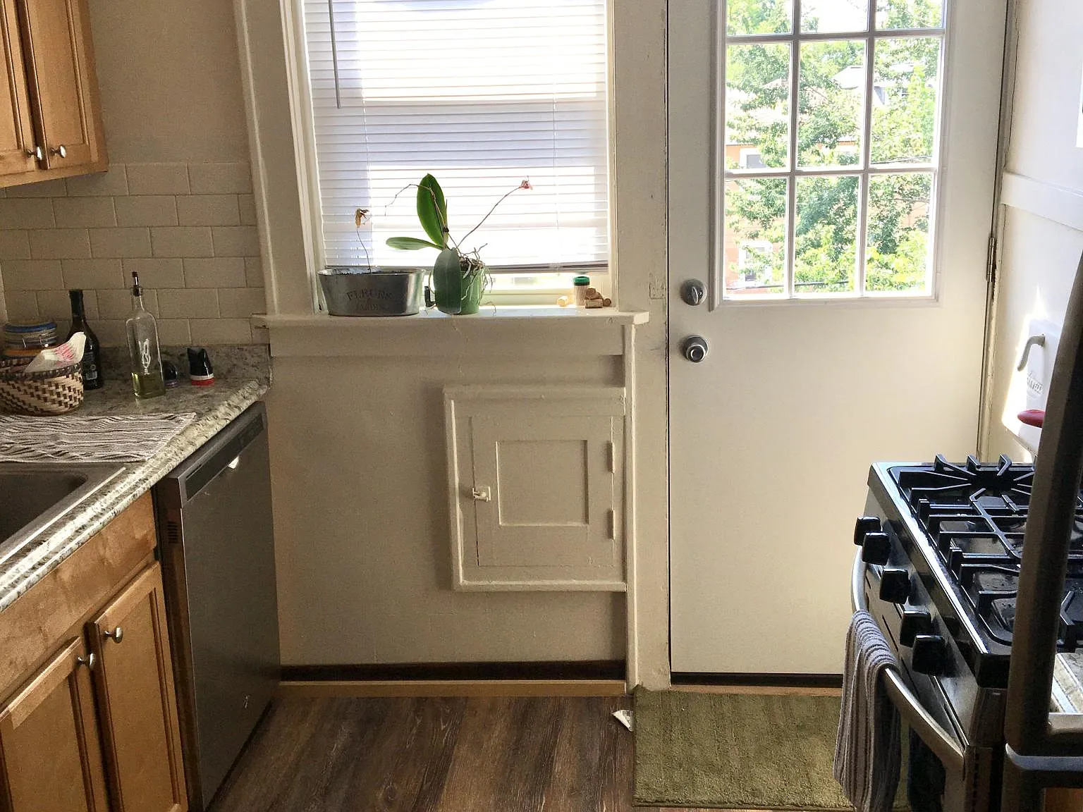 2 bed, 700 sqft, $1,225 — Photo 2