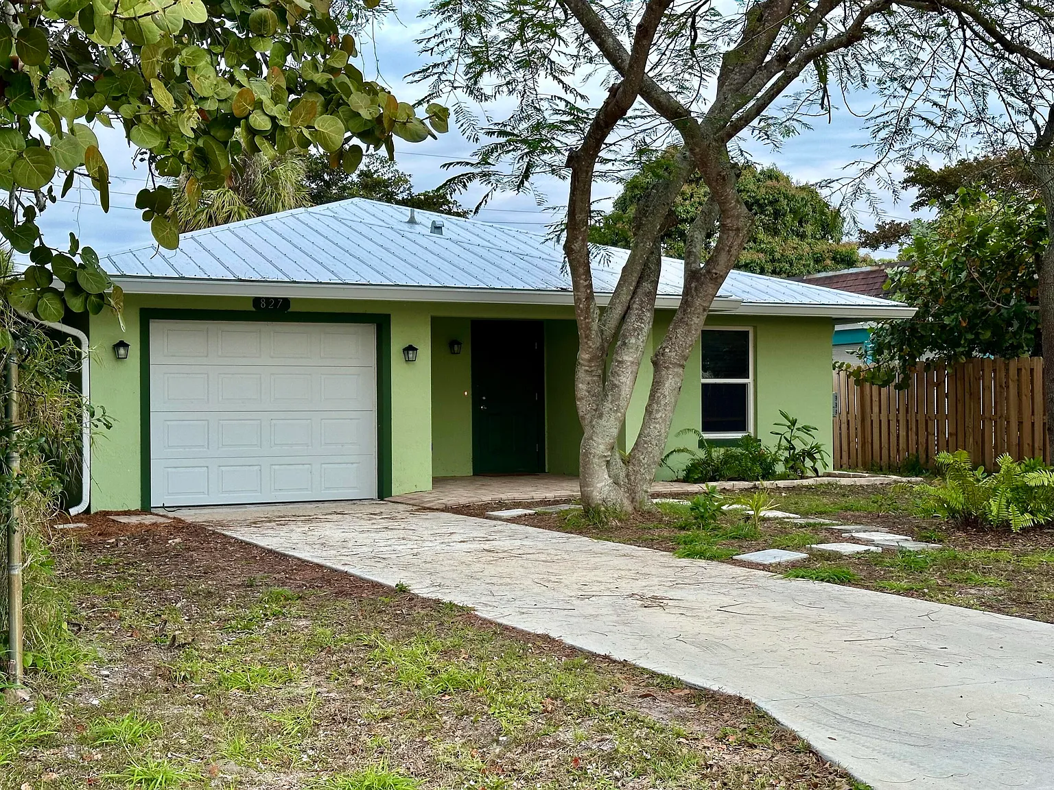 3 bed, 2.0 bath, 1399 sqft, $3,200 — Photo 2