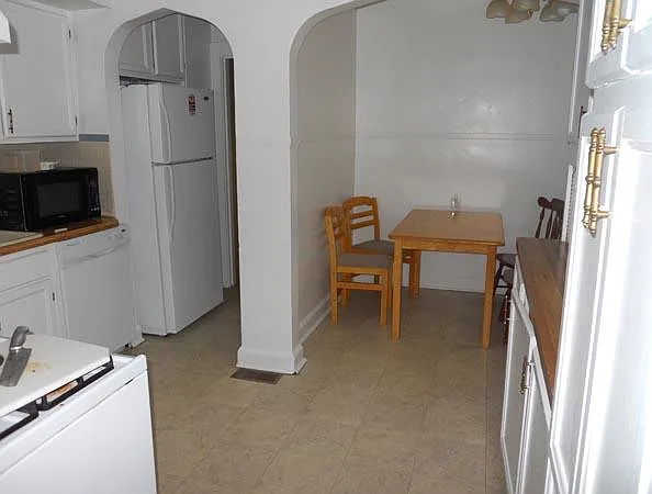 4 bed, 1128 sqft, $1,400 — Photo 4
