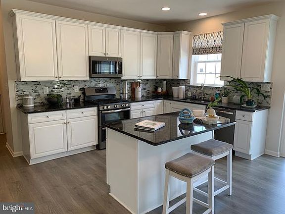 5th image of 73 Derry Ln