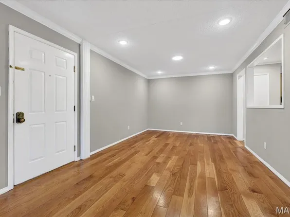 2000 Meadowtree Ln APT 7, Saint Louis, MO 63122