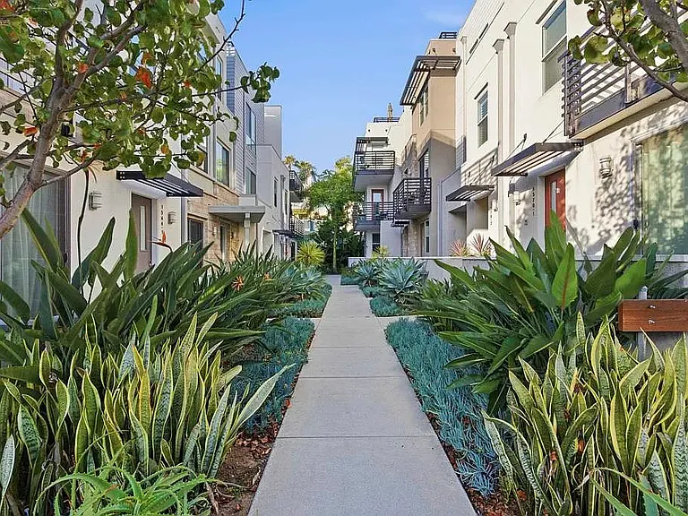 1566 Vista Del Mar Way #3 — Photo 32