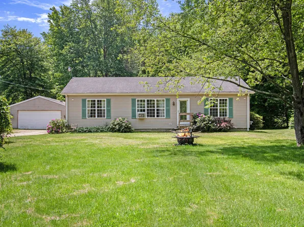 1417 Greenhouse Rd, Bangor, MI 49013