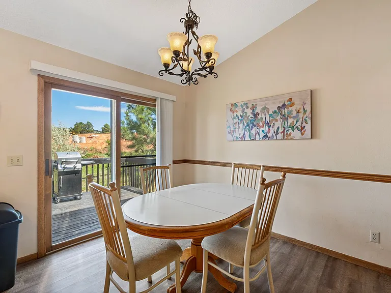 3704 Meadowbrook Dr — Photo 10