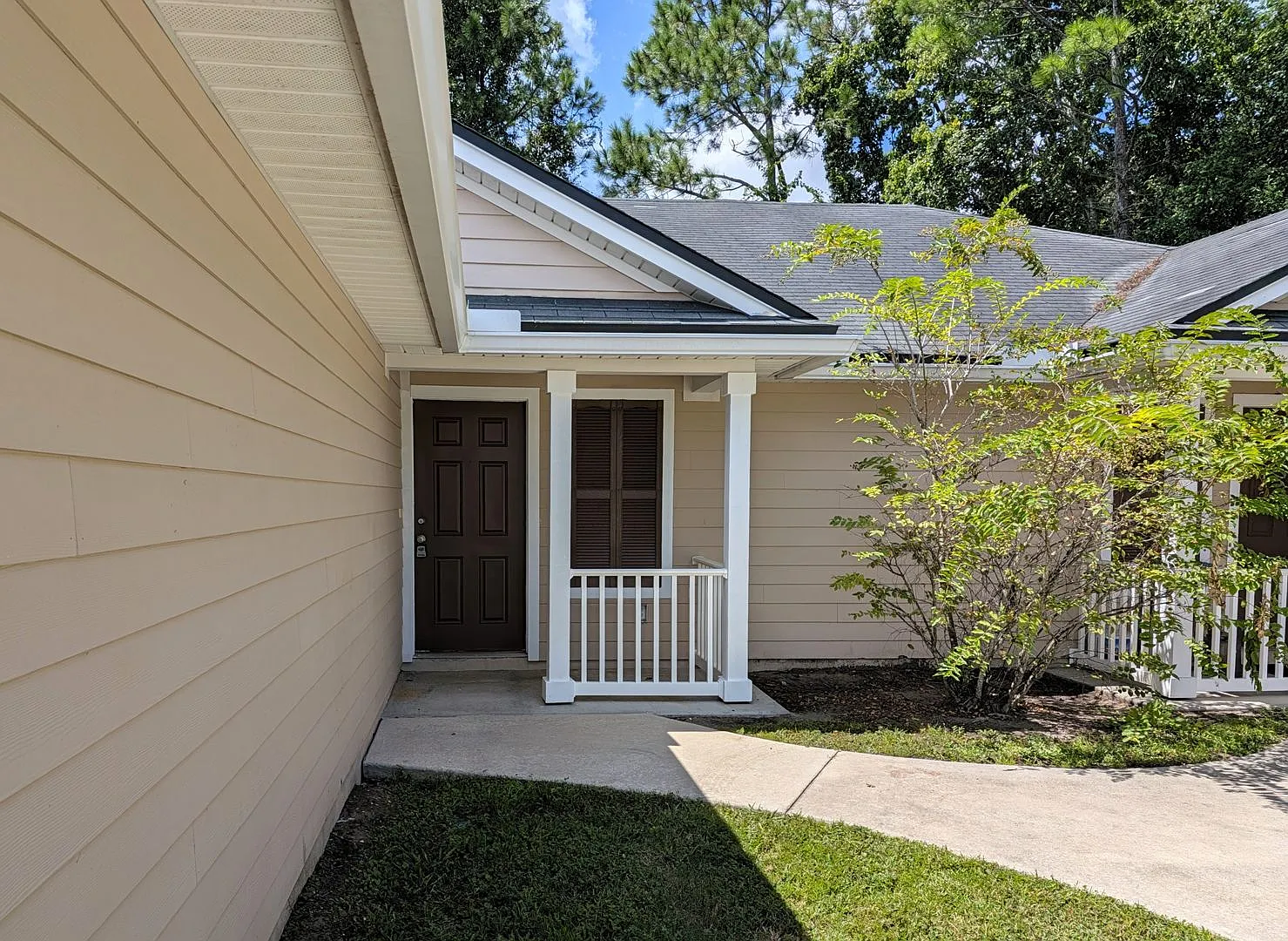**Special For This 3/2 Duplex On 12 Month Lease** Currently Waiving Administrative Fees Of $250 I... — Photo 4