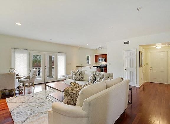 2nd image of 3201 Carondelet St