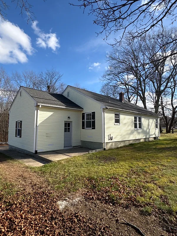 3 bed, 1093 sqft, $3,000 — Photo 3