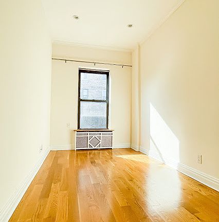 5th image of 124 W 75th St #5R