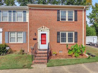 2 Charles Parish Dr, Poquoson, VA 23662