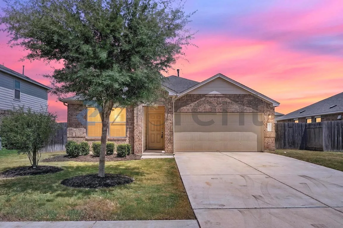 3 bed, 1969 sqft, $1,950 — Photo 1