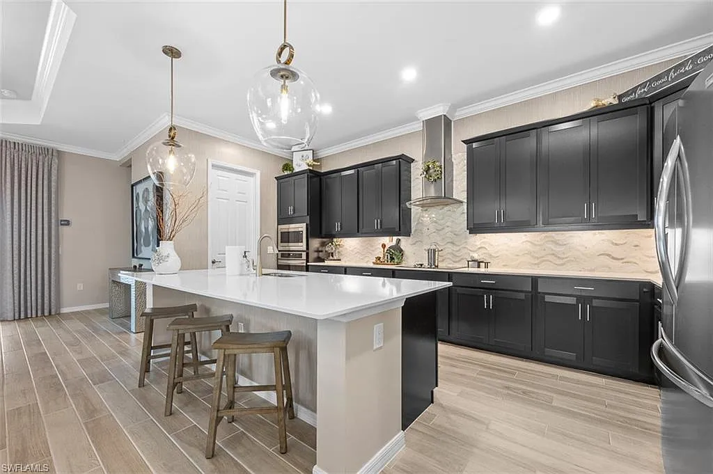 3 bed, 3.0 bath, 2247 sqft, $9,995 — Photo 4