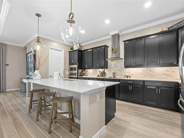 5994 Berwick Ln — Photo 4