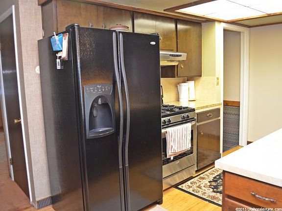 5th image of 575 E 1950 N