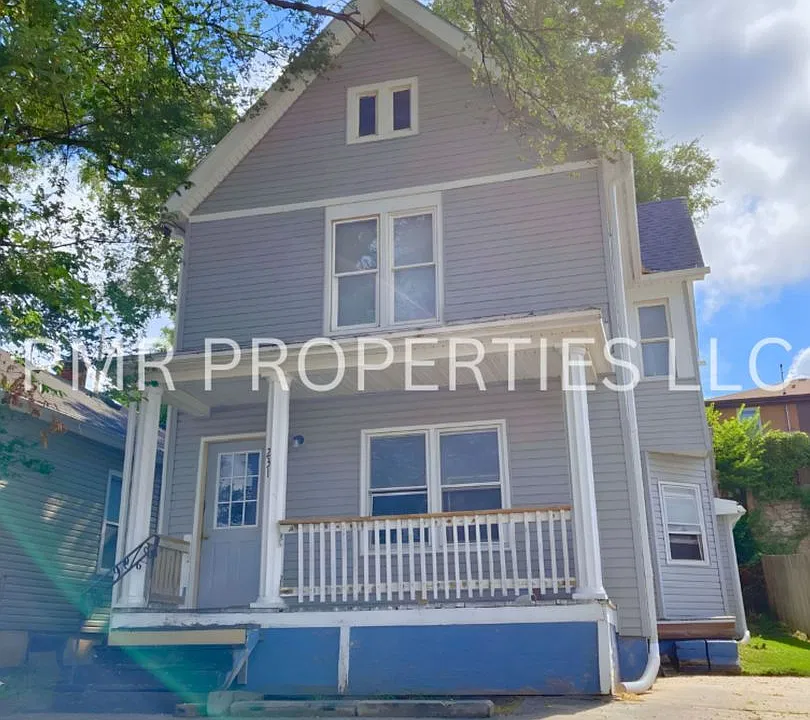231 S 4th St