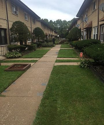 2nd image of 1138 E 81st St Unit C