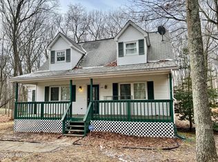 185 Swallow Cir, Bushkill, PA 18324