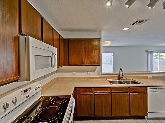 5th image of 11842 W Sunnyside Dr