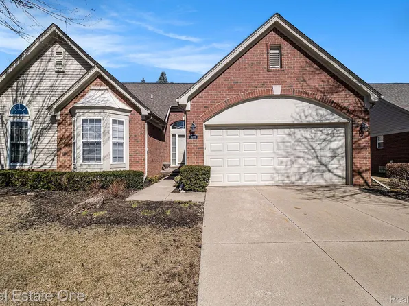 4205 Honeysuckle Dr, Sterling Heights, MI 48314
