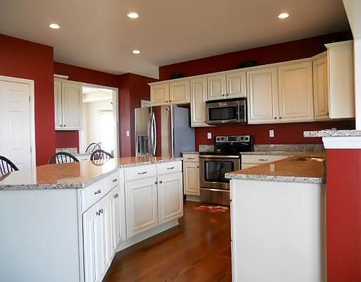 5th image of 400 Plum Ct