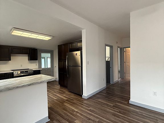 4th image of 228 Meeker St