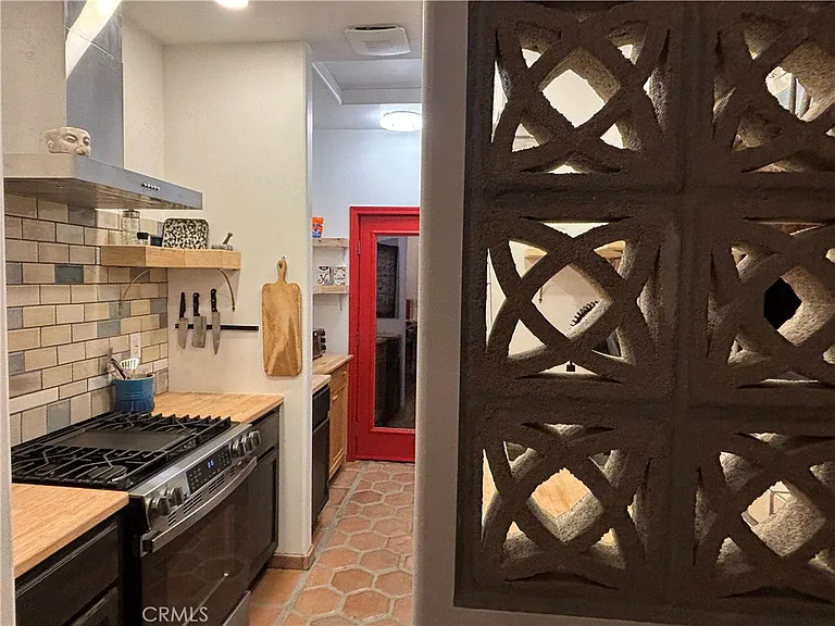 1802 N Raymond Ave — Photo 14