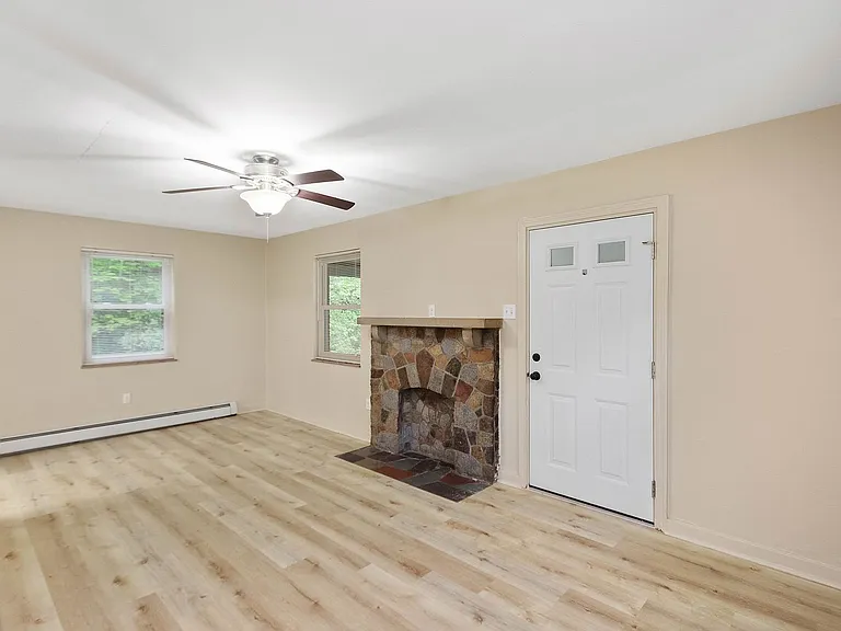 610 Brown Ave — Photo 3