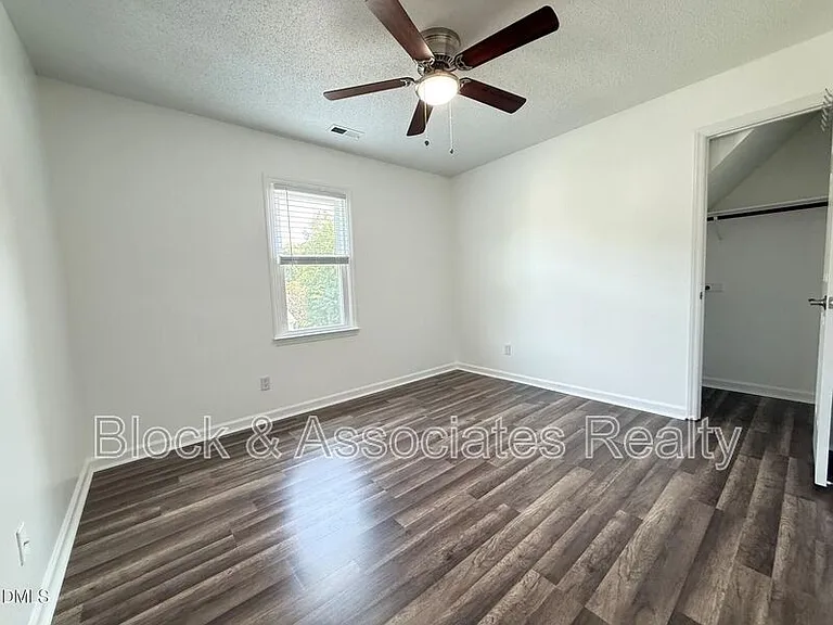 401 Holly Berry Ln — Photo 21
