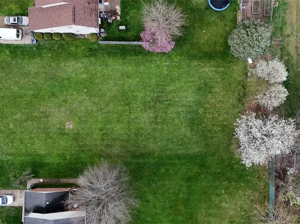 Ellesmere Ave NW, North Canton, OH 44720