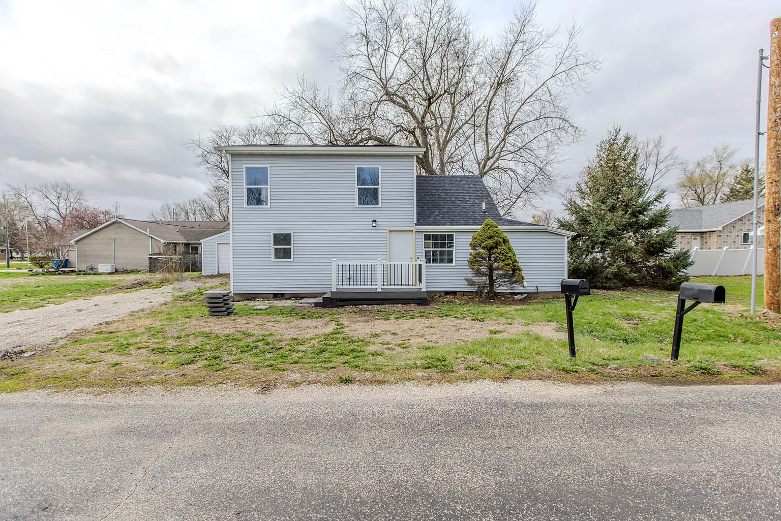 305 Chestnut St photo 1
