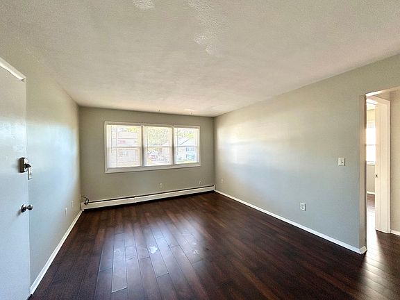 3rd image of 104 Wilbur St SE APT 3