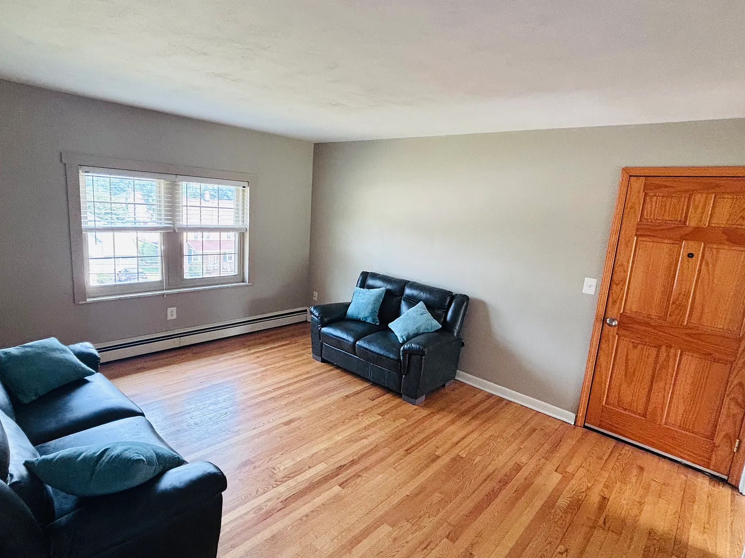 2 bed, 900 sqft, $1,750 — Photo 1
