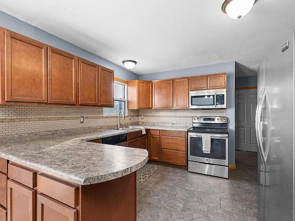 5th image of 709 W 57th St