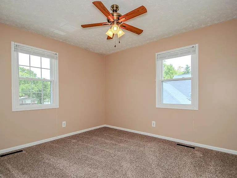 12433 Webster Rd — Photo 36